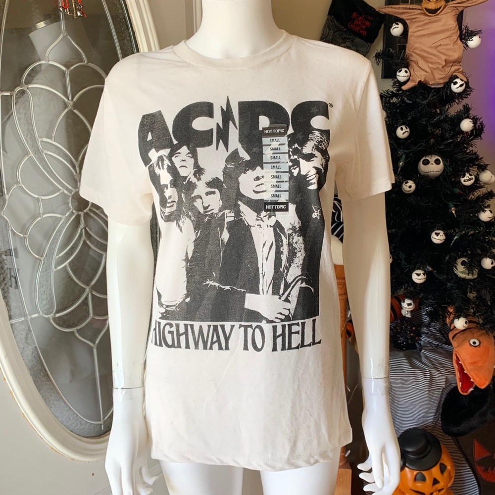 🍒💣 AC⚡️DC band t-shirt - Picture 2 of 5
